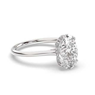 Bague de fiançailles avec halo caché en diamant ovale de 1,0 ct