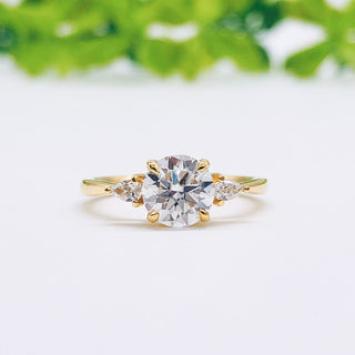 2.65 CT Round Cut Three Stone Moissanite Engagement Ring