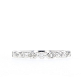 Alliance de mariage unique en forme de demi-éternité avec diamants Moissanite à taille ronde de 0,25 ct 