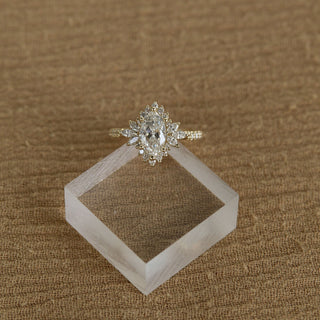 Bague de fiançailles en moissanite avec halo de diamants en grappe de 1,0 ct