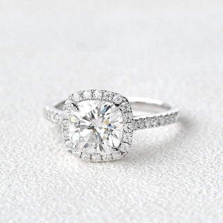 Bague de fiançailles halo en moissanite en forme de coussin de 1,8 ct