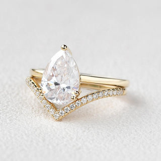 Bague de fiançailles avec solitaire en moissanite en forme de poire de 2,30 ct et alliance incurvée 