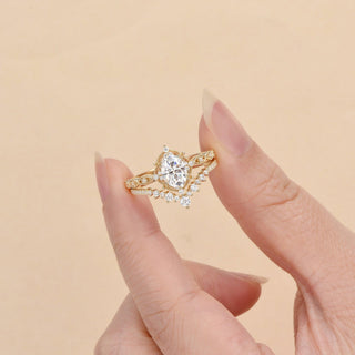 1.50ct Oval Cut Vintage Signature Bridal Ring Sets in 18K Solid Gold