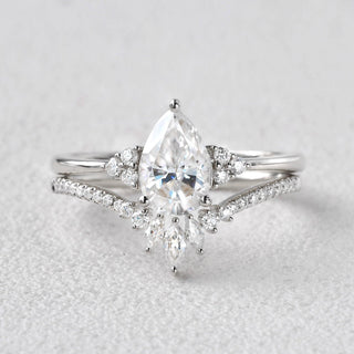 1.50ct Pear Cut Moissanite Vintage Style Bridal Ring Sets in 18K Gold