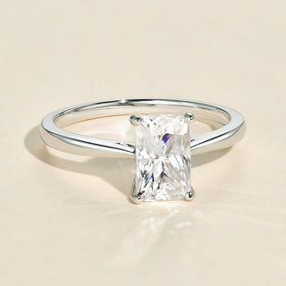 Bague de fiançailles solitaire en moissanite de forme radiante de 1,67 ct