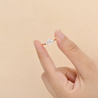 Bague de fiançailles à trois pierres en moissanite de forme ovale de 0,94 ct