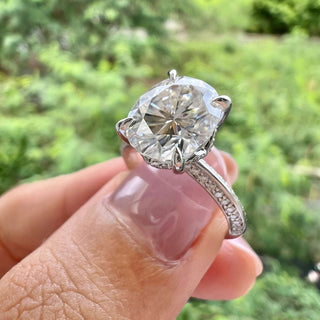 Bague de fiançailles en moissanite à halo caché de taille ovale de 5,18 ct