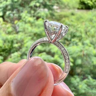 Bague de fiançailles en moissanite à halo caché de taille ovale de 5,18 ct