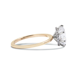 Bague de fiançailles en moissanite ovale de 1,0 ct avec halo caché et style bicolore