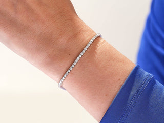 Bracelet tennis en or blanc 14 carats avec diamants et moissanite à taille ronde