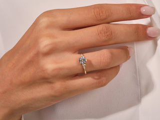 Anillo de compromiso con racimo de diamantes de moissanita de talla redonda de 1,0 ct para ella 