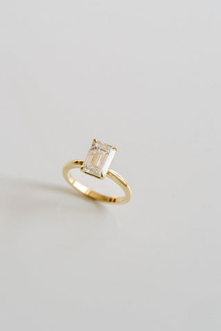 Bague de fiançailles solitaire avec diamant CVD et émeraude de 1,50 à 1,50 ct