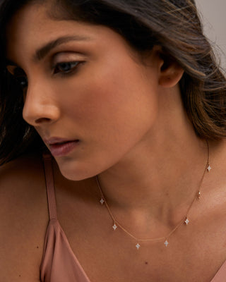 Collar con forma de cometa de diamante de moissanita de corte redondo de 0,45 quilates para mujer