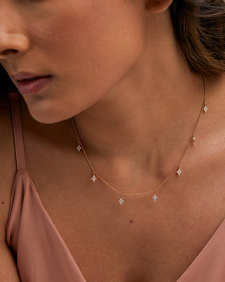 Collier en forme de cerf-volant avec diamants en moissanite à taille ronde de 0,45 ct pour femme