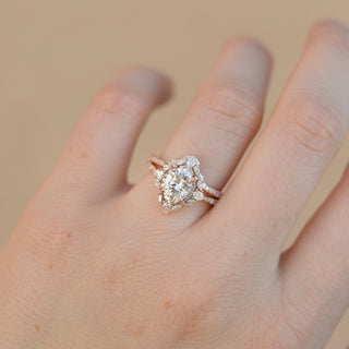 Alliance de mariage en moissanite incurvée taille marquise et ronde de 0,25 TCW