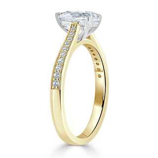 Bague de fiançailles solitaire taille poire de 0,75 ct avec sertissage pavé en canal