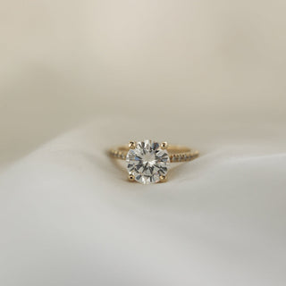 Bague de fiançailles pavée de diamants en moissanite ronde de 1,50 ct 