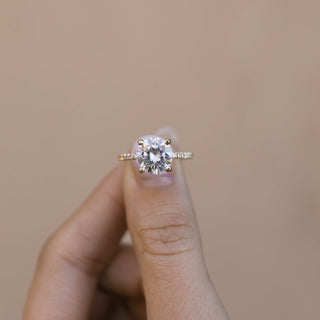 Bague de fiançailles pavée de diamants en moissanite ronde de 1,50 ct 