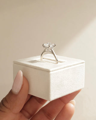 Anillo de compromiso con halo oculto de moissanita de talla princesa de 1,50 ct a 2,50 ct