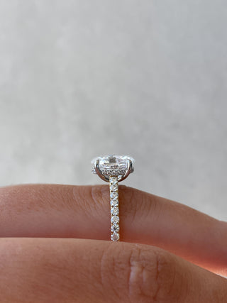 Bague de fiançailles avec diamant ovale de 1,50 à 3,50 ct et halo caché