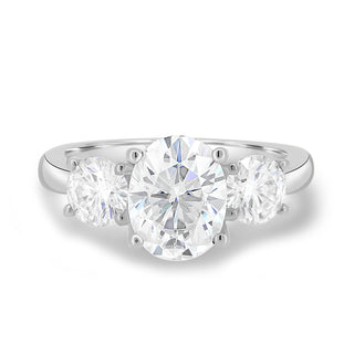 Bague de fiançailles avec diamants de laboratoire F/VS2 à trois pierres de taille ovale de 1,68 ct