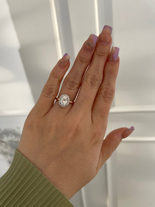 Bague de fiançailles halo en moissanite taille ovale de 1,25 ct