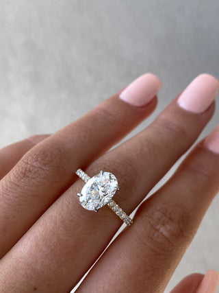 Bague de fiançailles avec diamant ovale de 1,50 à 3,50 ct et halo caché