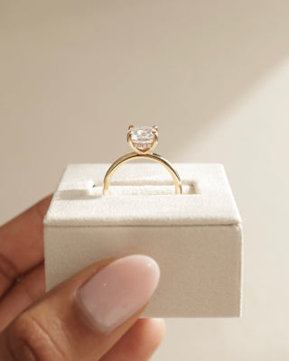 Anillo de compromiso con halo oculto de diamantes de moissanita de talla cojín de 2,0 CT a 3,0 CT