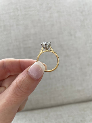 Anillo de compromiso con engaste pavé de moissanita de corte redondo de 1,45 quilates