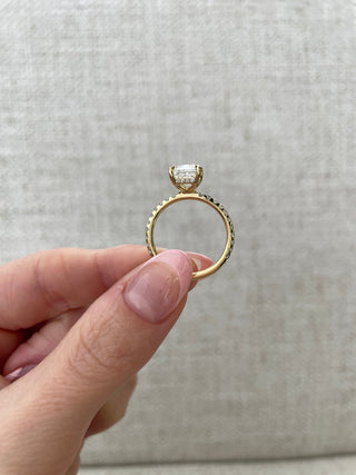 Bague de fiançailles avec halo caché et pavé en moissanite taille émeraude de 2,64 ct