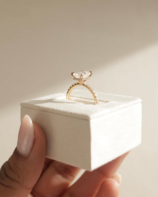 Bague de fiançailles avec halo caché et pavé en moissanite taille radiant de 3,0 ct