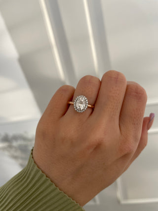 Bague de fiançailles halo en moissanite taille ovale de 1,25 ct