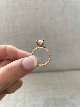 Bague de fiançailles en moissanite taille coussin allongée de 2,01 ct avec halo caché et pavé