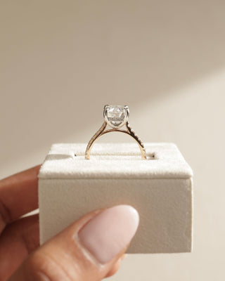 Bague de fiançailles en moissanite taille coussin allongée de 5,0 ct avec halo caché et pavé