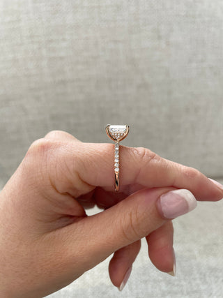 Bague de fiançailles en moissanite taille coussin allongée de 2,01 ct avec halo caché et pavé