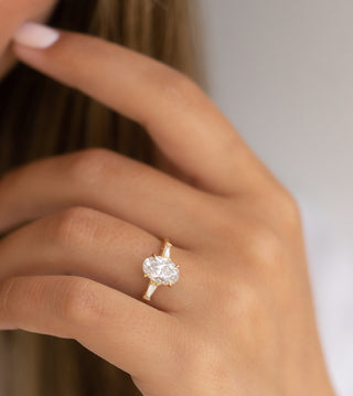 Bague de fiançailles solitaire en diamant et moissanite ovale à trois pierres de 1,61 ct