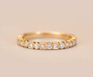 Anillo de compromiso de eternidad completa con diamantes de moissanita redondos y de talla princesa de 0,37 ct 