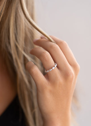 Anillo de compromiso de eternidad completa con diamante de moissanita de talla pera de 1,11 ct 