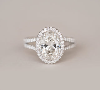 Bague de fiançailles à tige fendue avec diamant et halo ovale en moissanite de 3,21 ct