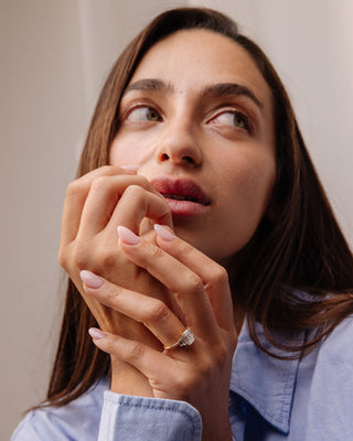 Bague de fiançailles à cinq pierres avec diamants CVD et émeraude de 1,82 à 3,50 ct