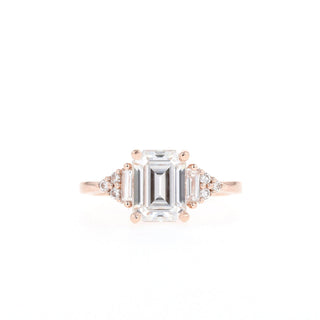 Bague de fiançailles en grappe de diamants en moissanite taille émeraude de 1,70 ct 