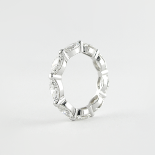 Alliance de mariage en moissanite avec sertissage à griffes à bulles de taille marquise de 2,1 ct