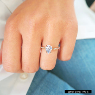 Anillo de compromiso con pavé de diamantes en forma de pera F-VS1 de 1,0 y 2,0 ct