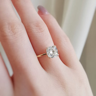 Bague de fiançailles solitaire en moissanite en forme de coussin de 1,60 ct