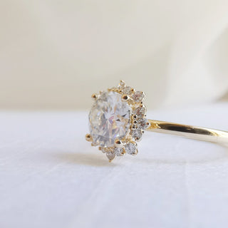 0.80 CT Round Shaped Cluster Halo Engagement Ring