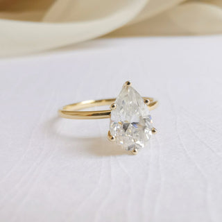 Bague de fiançailles solitaire en moissanite en forme de poire de 1,36 ct