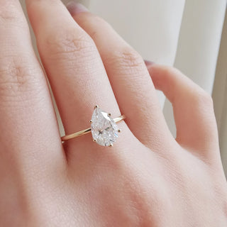 Bague de fiançailles solitaire en moissanite en forme de poire de 1,36 ct