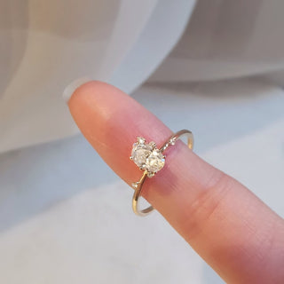 Bague de fiançailles en grappe de moissanite de forme ovale de 0,50 ct