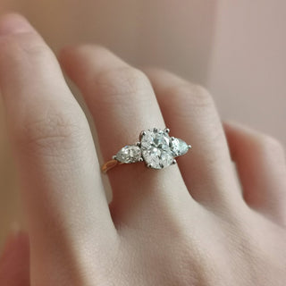 2.0 CT Oval Shaped Moissanite Three Stone Engagement Ring