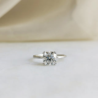 Bague de fiançailles solitaire en moissanite en forme de coussin de 1,60 ct